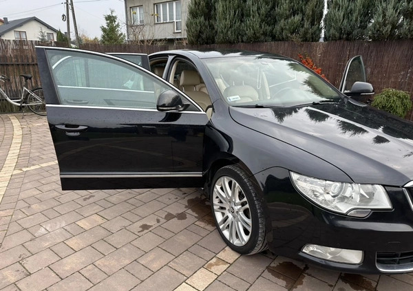 Skoda Superb cena 30000 przebieg: 326000, rok produkcji 2011 z Warszawa małe 277